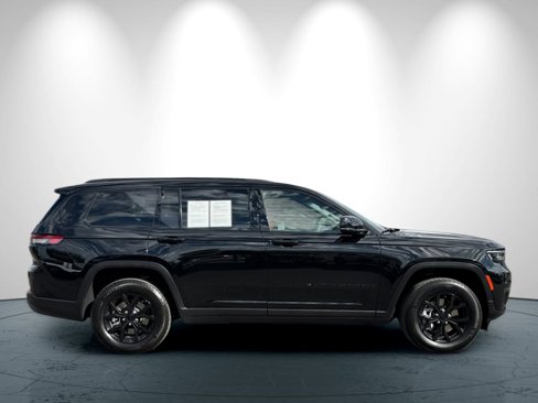 Used 2024 Jeep Grand Cherokee L Laredo image 3