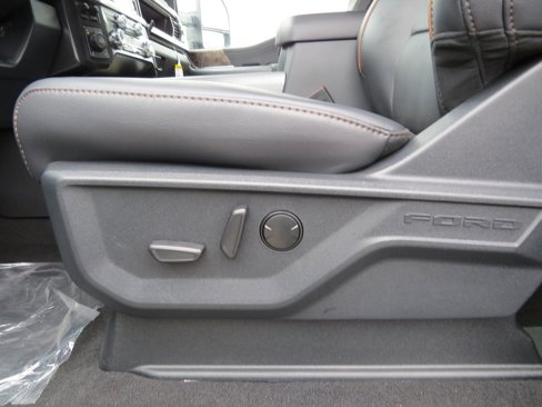 New 2025 Ford F250 Lariat image 14