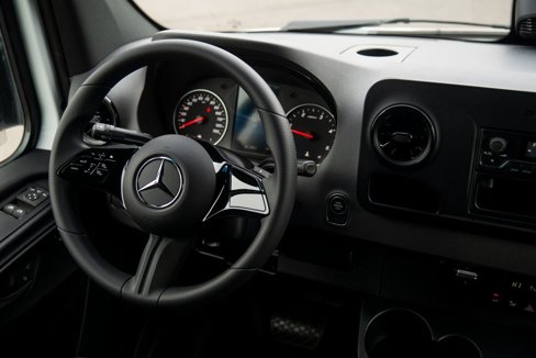 Used 2025 Mercedes-Benz Sprinter 2500 image 34