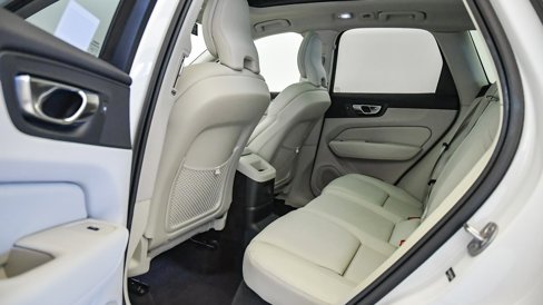 Certified 2025 Volvo XC60 T8 Plus w/ Protection Package Premier image 20