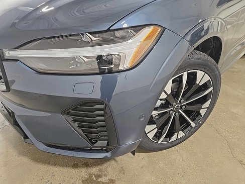 New 2026 Volvo XC60 B5 Plus w/ Climate Package image 10
