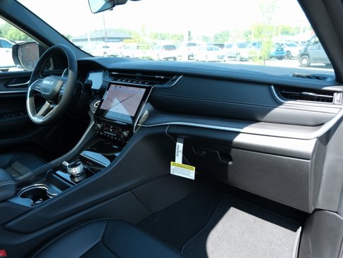 New 2025 Jeep Grand Cherokee Limited image 36