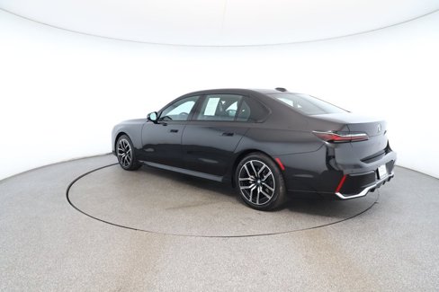 Used 2024 BMW 740i image 3