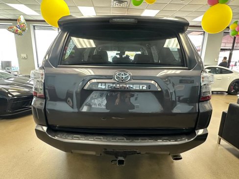Used 2022 Toyota 4Runner SR5 image 10
