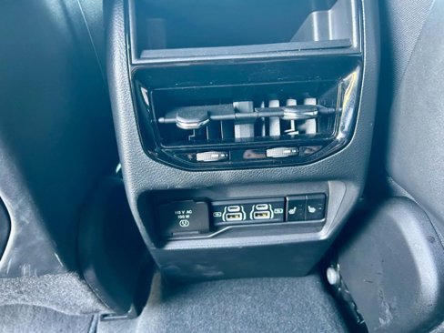 Used 2024 Jeep Grand Cherokee Limited image 28