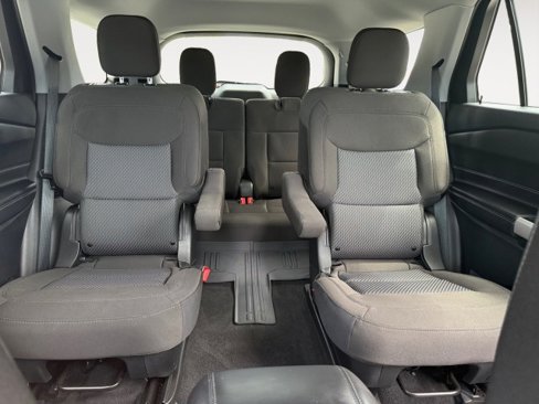 Used 2024 Ford Explorer XLT image 6