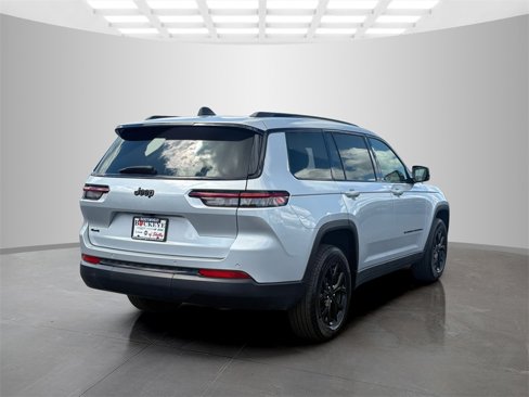 Certified 2024 Jeep Grand Cherokee L Laredo image 3