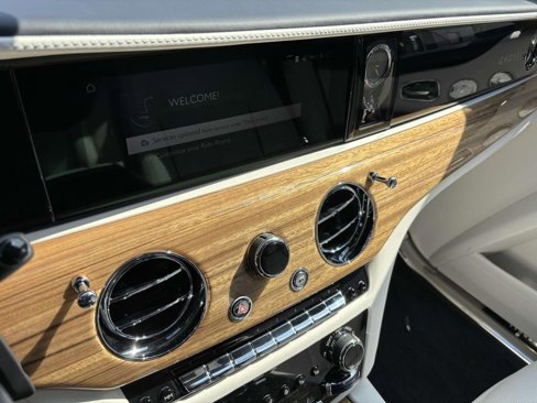 New 2025 Rolls-Royce Ghost image 24