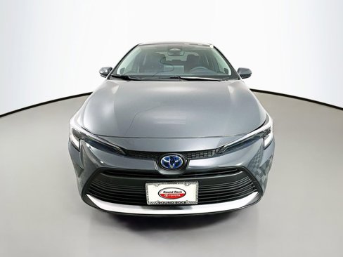 Certified 2025 Toyota Corolla XLE image 2