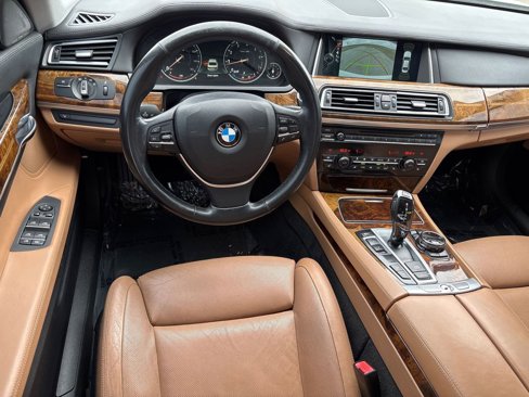 Used 2014 BMW 750i xDrive image 18