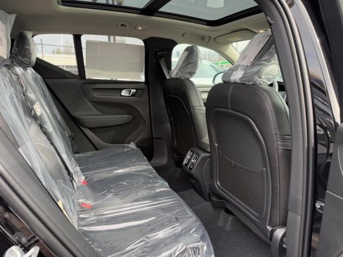 New 2025 Volvo XC40 B5 Core w/ Protection Package Premier image 5