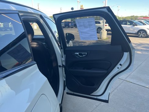 Certified 2025 Volvo XC60 B5 Plus image 31