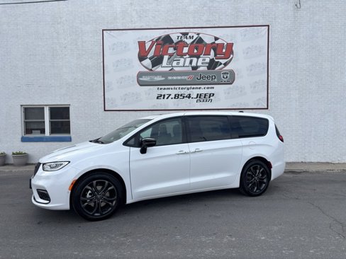 New 2026 Chrysler Pacifica Select image 1
