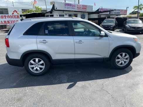 Used 2013 Kia Sorento LX w/ Convenience Pkg image 3