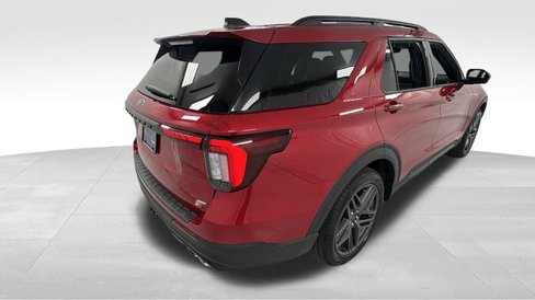 Used 2025 Ford Explorer ST image 3