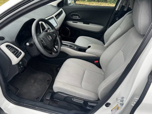 Used 2021 Honda HR-V EX image 11