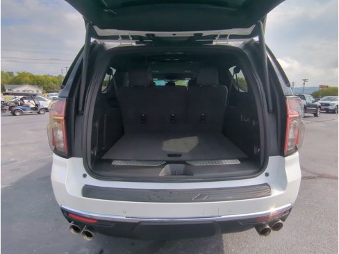 Used 2024 Chevrolet Suburban Premier image 22