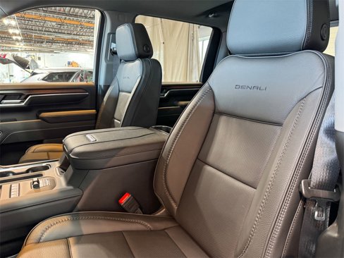 New 2025 GMC Sierra 3500 Denali w/ Denali Reserve Package image 16