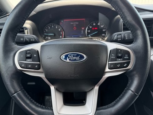 Used 2023 Ford Explorer XLT w/ Equipment Group 202A image 13