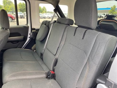Used 2024 Jeep Wrangler Unlimited Sahara image 23