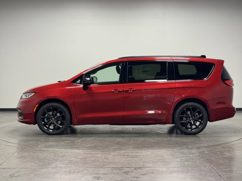 New 2026 Chrysler Pacifica Limited w/ S Appearance Package image 5