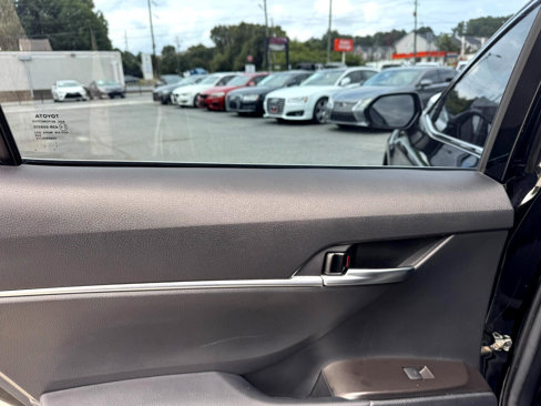 Used 2021 Toyota Camry SE image 23
