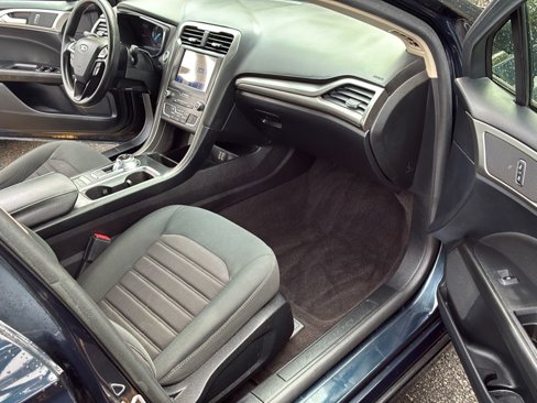 Used 2020 Ford Fusion SE image 17