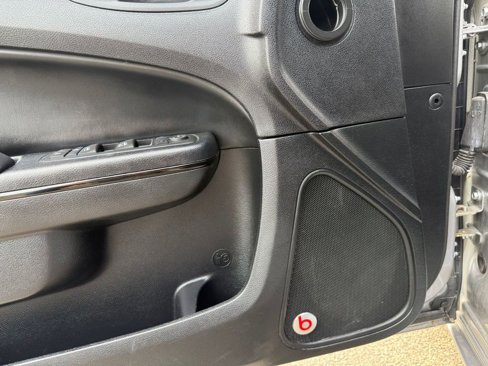 Used 2016 Chrysler 300 S image 32