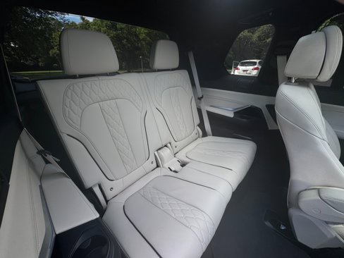 Used 2025 BMW X7 xDrive40i w/ M Sport Package image 50
