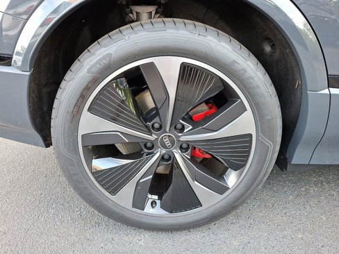 New 2025 Audi SQ6 e-tron Prestige image 7