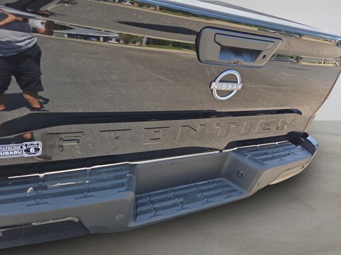 Used 2025 Nissan Frontier SV image 5