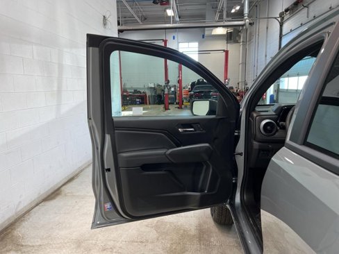 New 2024 Chevrolet Colorado LT w/ LT Convenience Package III image 9