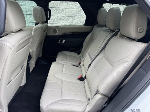 Used 2019 Land Rover Discovery SE image 8