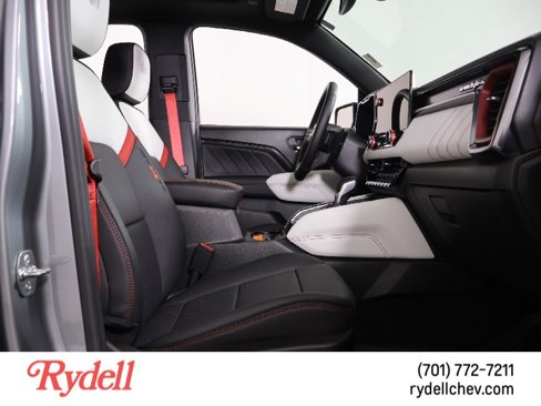 Certified 2025 GMC Canyon AT4 w/ AT4X AEV Edition image 12