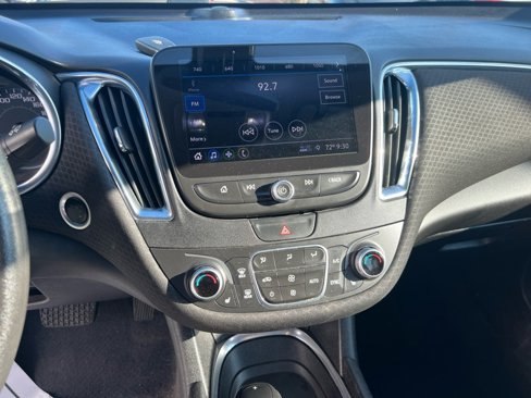 Used 2019 Chevrolet Malibu LT image 17