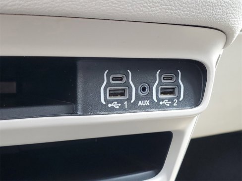 Used 2023 Chrysler Pacifica Touring-L image 25