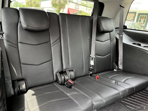 Used 2018 Cadillac Escalade Luxury image 12