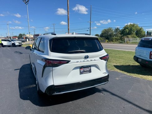 Used 2024 Toyota Sienna Platinum image 5