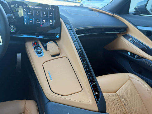 Used 2025 Chevrolet Corvette Stingray Preferred Cpe w/ Stealth Interior Trim Package image 32