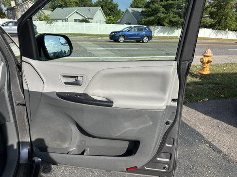 Used 2018 Toyota Sienna LE image 13