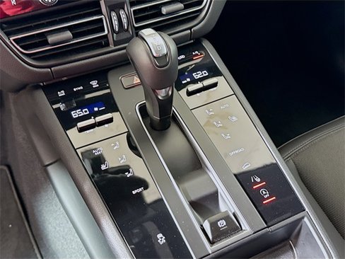 Used 2025 Porsche Macan image 14