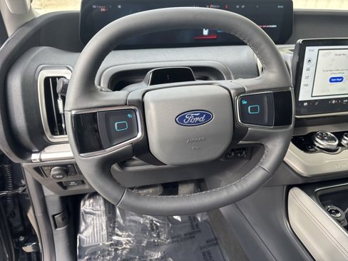 New 2025 Ford Expedition Active image 14