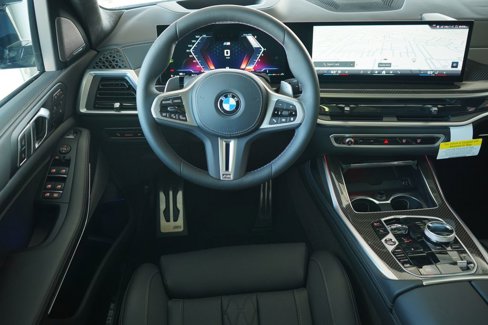 New 2026 BMW X7 M60i image 16