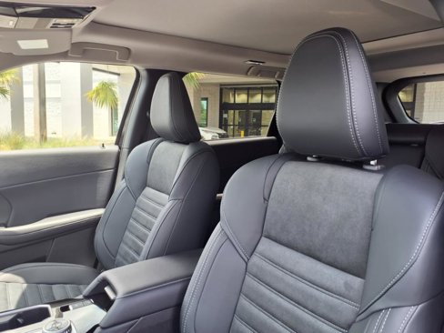 New 2025 Mitsubishi Outlander SE image 7
