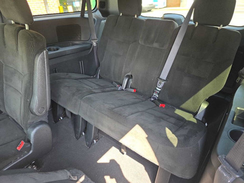 Used 2016 Dodge Grand Caravan SE image 15