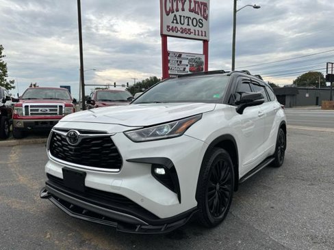 Used 2021 Toyota Highlander Platinum image 10