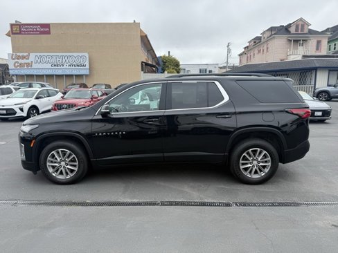 Used 2023 Chevrolet Traverse LT image 2