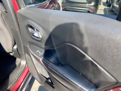 Used 2019 Jeep Cherokee Latitude w/ Popular Appearance Group image 29