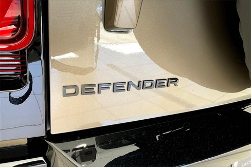 New 2025 Land Rover Defender 90 X-Dynamic SE image 12