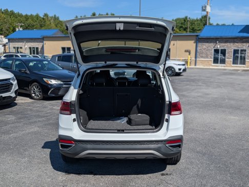 Used 2022 Volkswagen Taos SE image 32